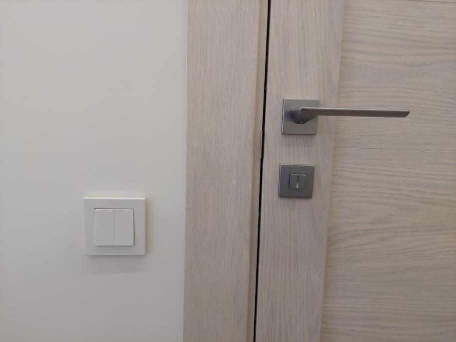 Apartment Central W/free Parking & Netflix *