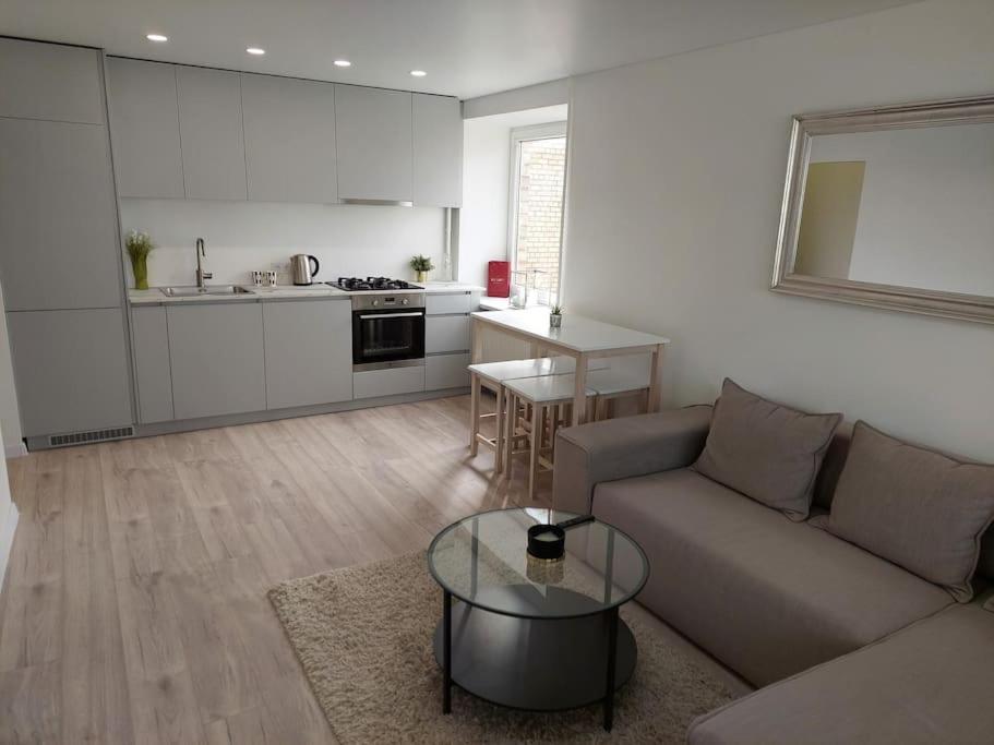 Central W/free Parking & Netflix