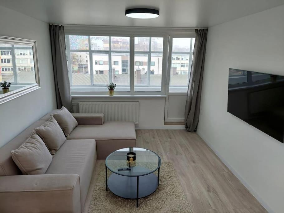 Central W/free Parking & Netflix Leilighet